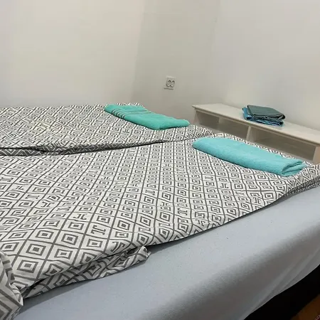 Centre Apartment-3 Bedroom, Vjecna Vatra アパート