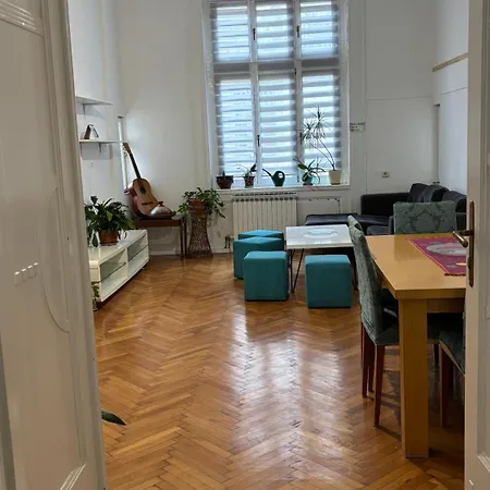 Centre Apartment-3 Bedroom, Vjecna Vatra Apartament