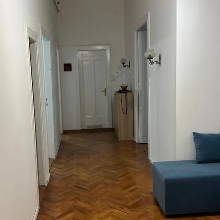 Apartament Centre Apartment-3 Bedroom, Vjecna Vatra *