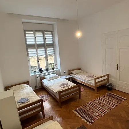 Centre Apartment-3 Bedroom, Vjecna Vatra *