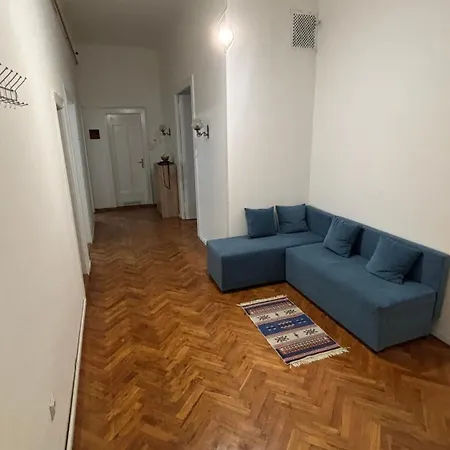 Centre Apartment-3 Bedroom, Vjecna Vatra Apartament *