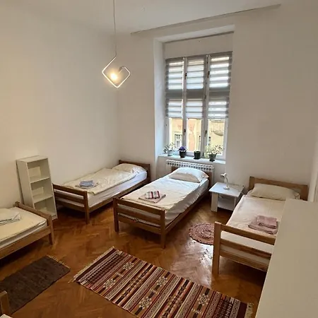Centre Apartment-3 Bedroom, Vjecna Vatra *