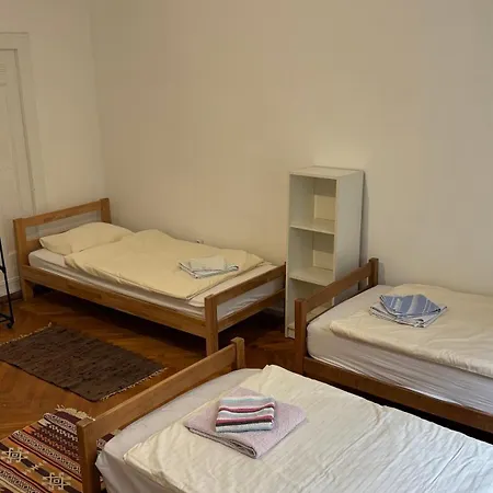 Apartament Centre Apartment-3 Bedroom, Vjecna Vatra *