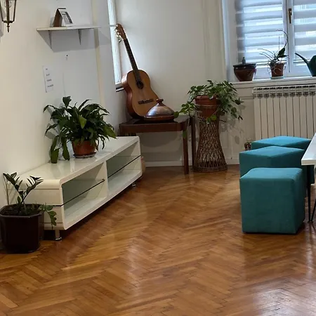 Centre Apartment-3 Bedroom, Vjecna Vatra Apartament