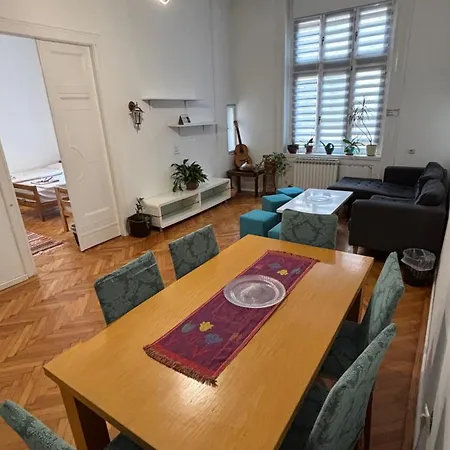 Apartament Centre Apartment-3 Bedroom, Vjecna Vatra