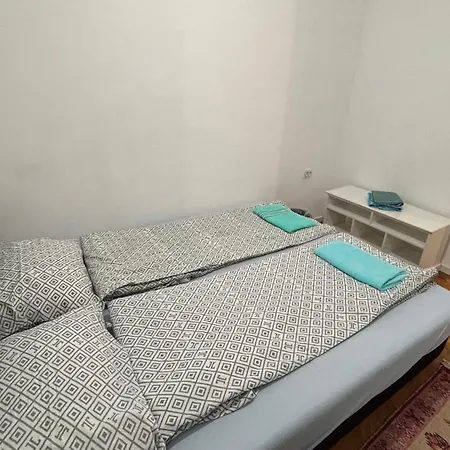 Centre Apartment-3 Bedroom, Vjecna Vatra アパート *