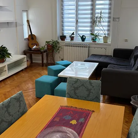 Centre Apartment-3 Bedroom, Vjecna Vatra アパート *